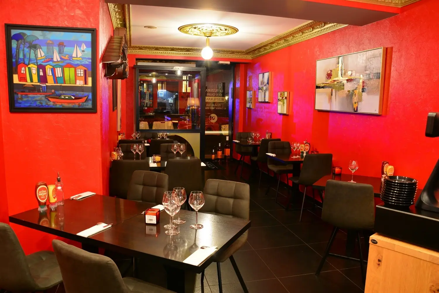 Salle du restaurant La Pizzeria des Quais